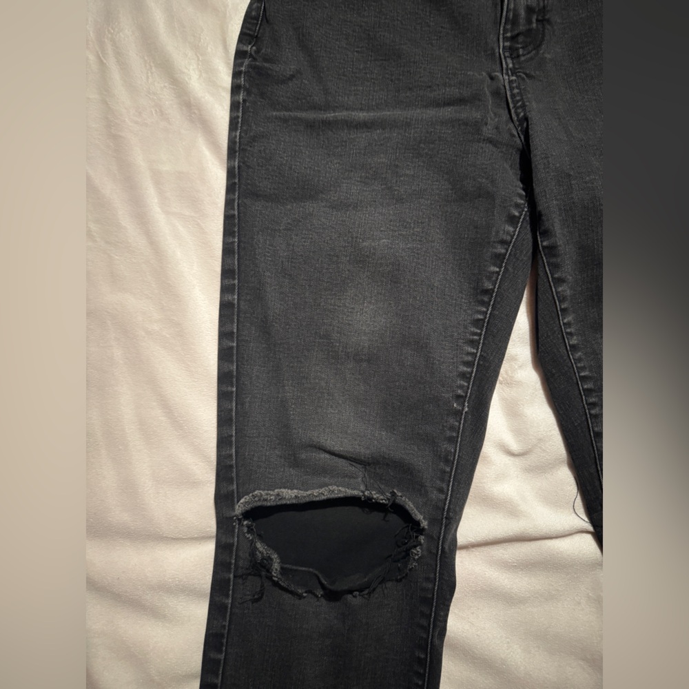 Jennifer Lopez Black Distressed Skinny Jeans - Picture 3 of 16